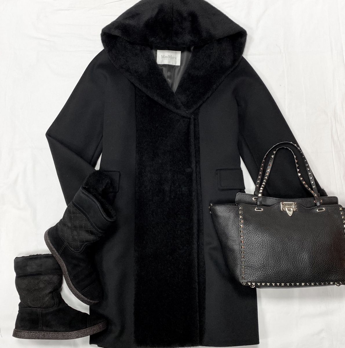 Пальто Max Mara размер 48 цена 46 155 руб 
Сапоги / на меху / Chanel размер 39 цена 15 385 руб 
Сумка Valentino