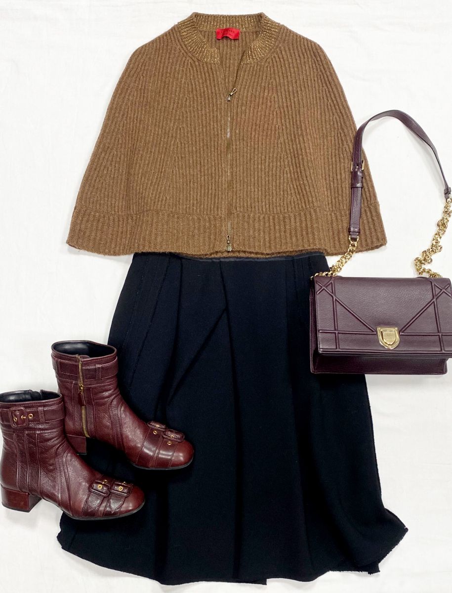 Кейп Lanvin размер M цена 7 828 руб
Юбка Marni размер 40 цена 7 828 руб
Ботинки Prada размер 37.5 цена 15 655 руб
Сумка Christian Dior 