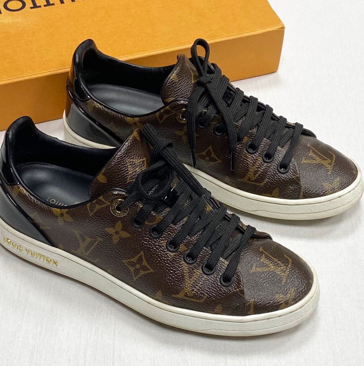 Кеды Louis Vuitton размер 35.5 цена 15 655 рубКеды Max Mara размер 39 цена 15 655 рубКеды размер 40 цена 7 828 рубЛоферы Tod’s размер 40.5 цена 7 828 руб