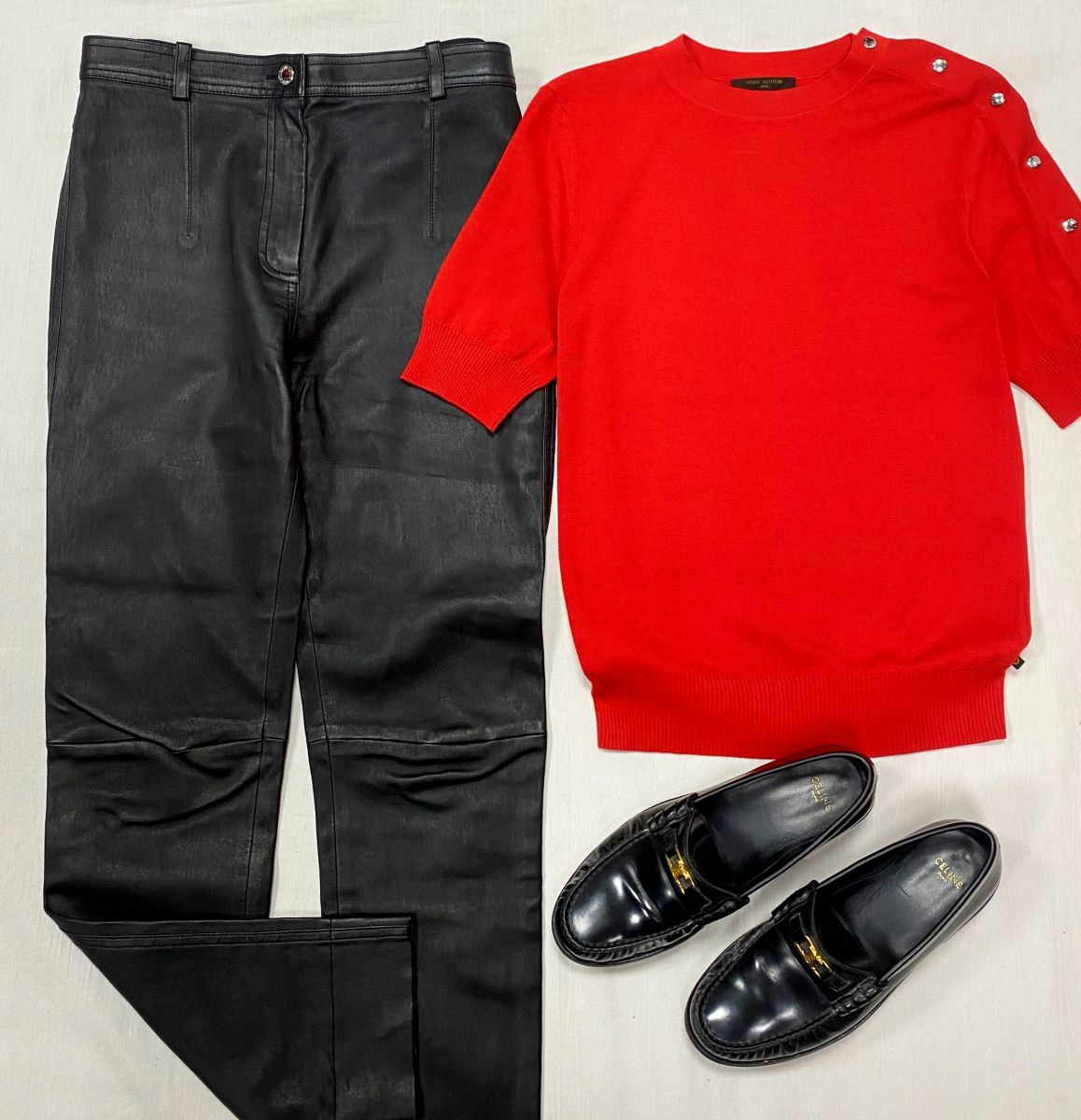 Брюки / кожа / Louis Vuitton размер 42 цена 46 965 руб 
Кофта Louis Vuitton размер S цена 15 655 руб 
Лоферы Celine размер 39 цена 31 310 руб 