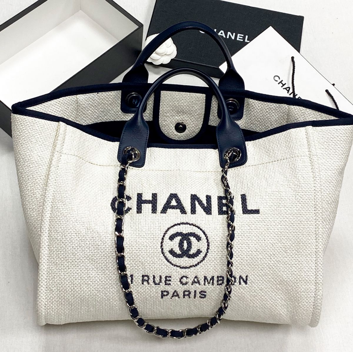 Сумка Chanel размер 38/28 цена 234 825 руб
