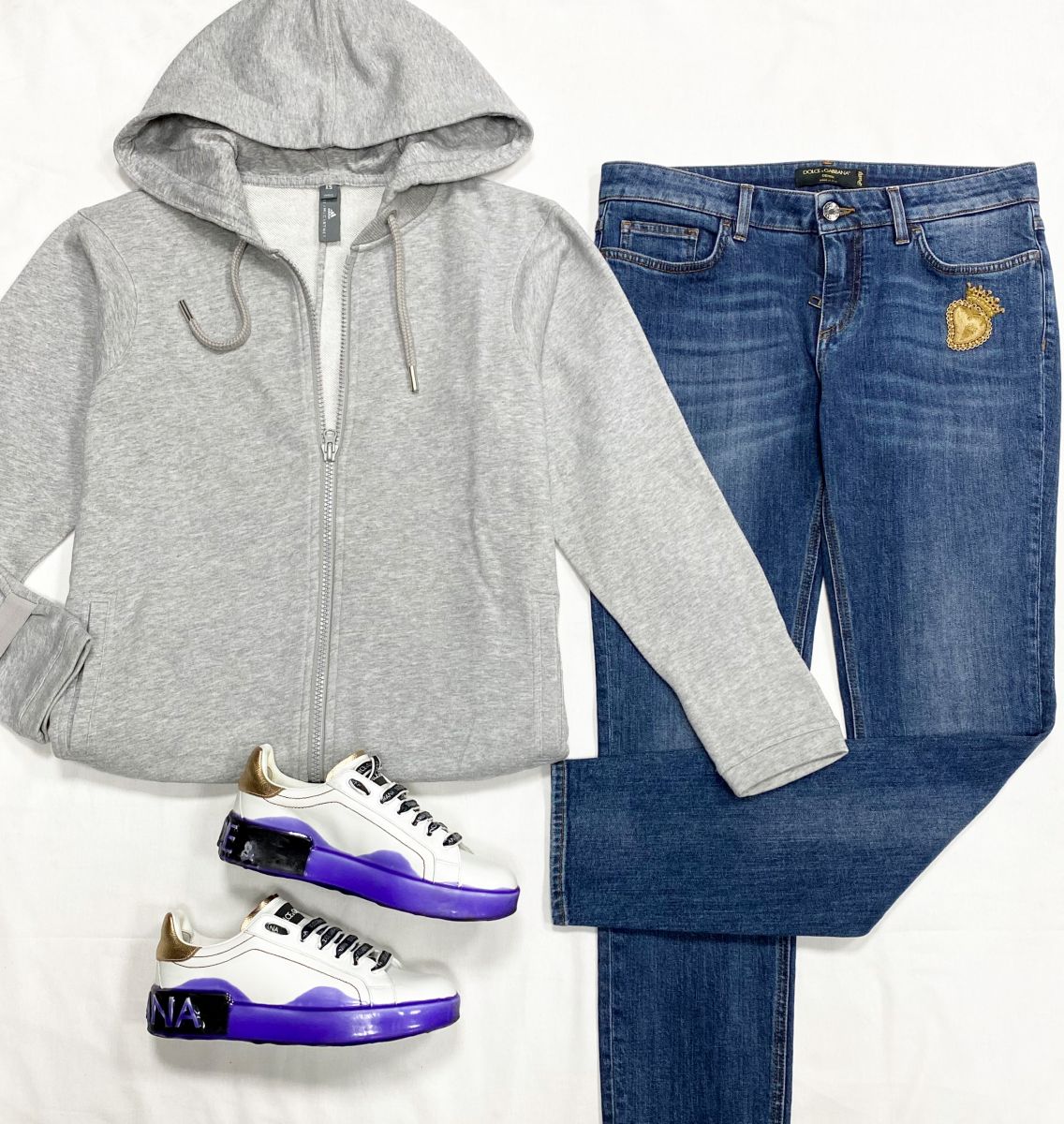 Джинсы Dolce Gabbana размер 44 цена 7 693 руб
Толстовка Stella McCartney размер XS цена 3 077 руб
Кроссовки Dolce Gabbana размер 37.5 цена 23 078 руб