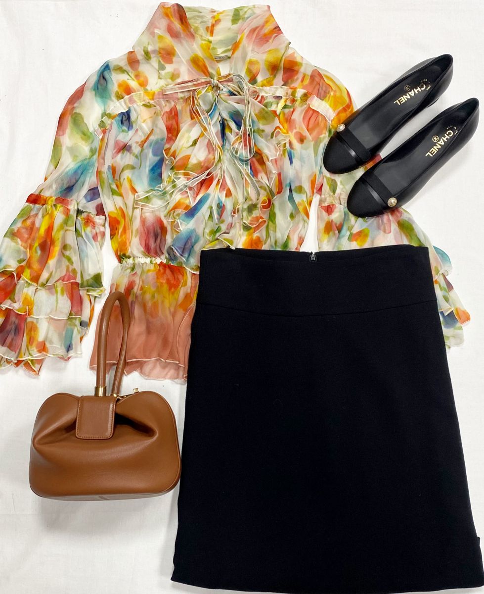 Блузка Ermanno Scervino размер 40 цена 23 483 руб
Юбка Ysl размер 42 цена 15 655 руб
Туфли Chanel размер 37.5 цена 62 620 руб
Сумочка Gabriela Hearst 