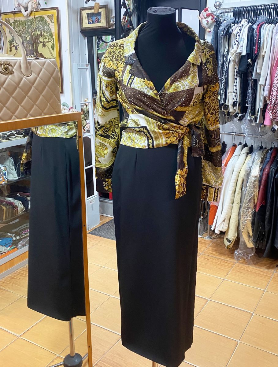 Блузка Versace размер 36 цена 15 655 руб
Юбка Dolce Gabbana размер 42 цена 10 959 руб