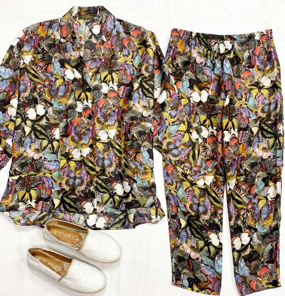Костюм Valentino размер S цена 31 310 рубЭспадрильи Etro размер 40 цена 15 655 руб