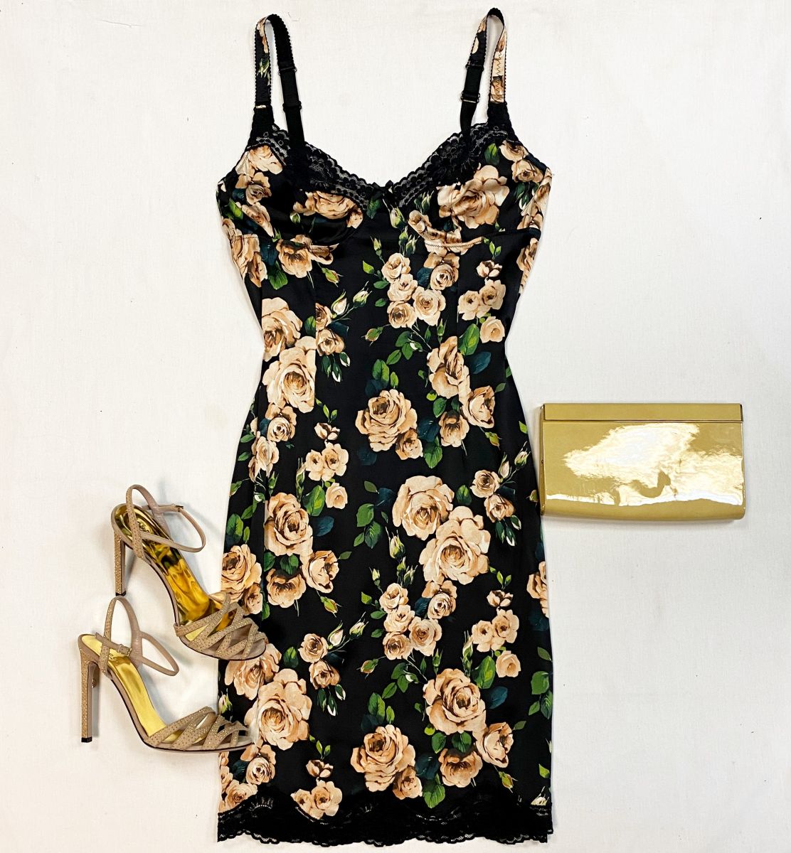 Платье Dolce Gabbana размер 40 цена 10 770 руб
Босоножки Gucci размер 38.5 цена 15 385 руб
Клатч Jimmy Choo 