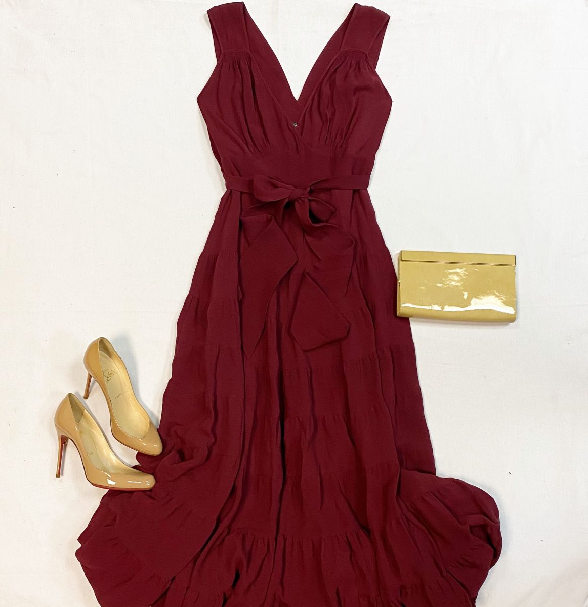 Платье Balenciaga размер 40 цена 23 078 руб
Туфли Louboutin размер 38 цена 12 308 руб
Клатч Jimmy Choo 