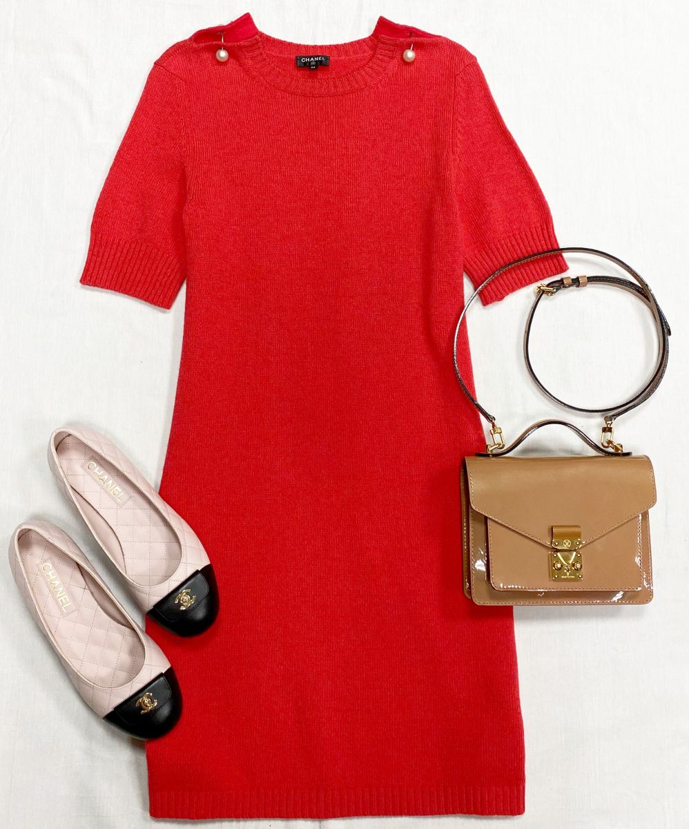 Платье / кашемир / Chanel размер 38 цена 31 310 руб
Балетки Chanel размер 39.5 цена 78 275 руб 
Сумка Louis Vuitton