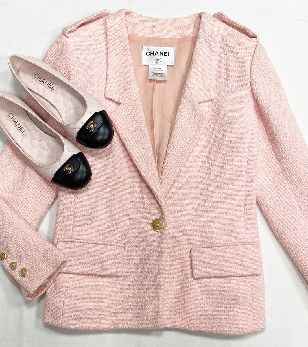 Жакет Chanel размер 36 цена 125 240 руб
Балетки Chanel размер 39.5 цена 140 895 руб