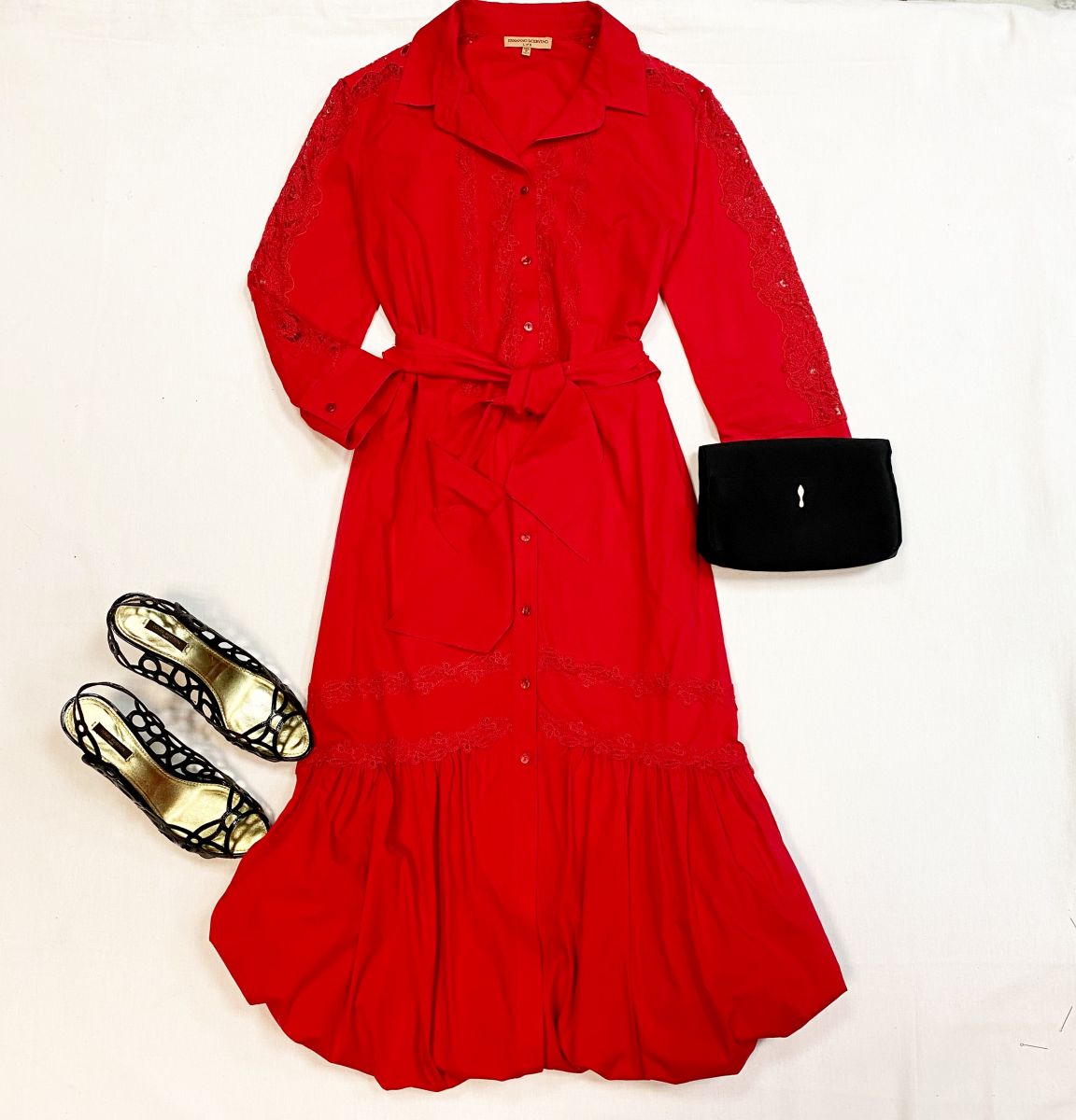 Платье/вышивка / Ermanno Scervino размер 44 цена 30 770 руб
Босоножки Louis Vuitton размер 39.5 цена 15 385 руб
Клатч Louboutin 