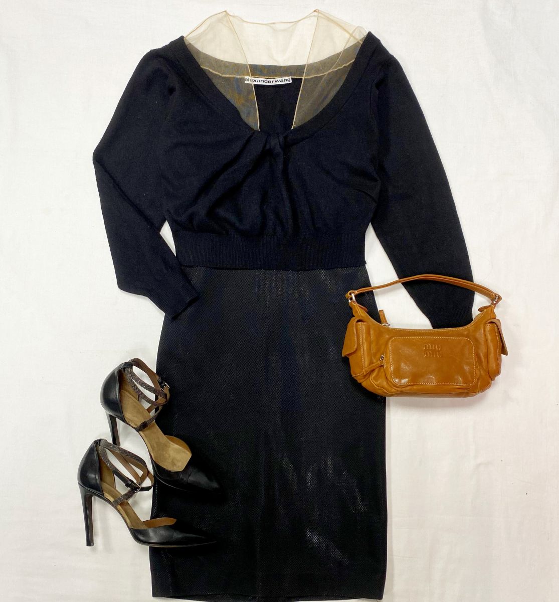 Кофта Alexander Wang размер L цена 7 828 руб 
Юбка Ermanno Scervino размер 38 цена 15 655 руб
Туфли Brunello Cucinelli размер 38.5 цена 23 483 руб 
Сумка Miu Miu