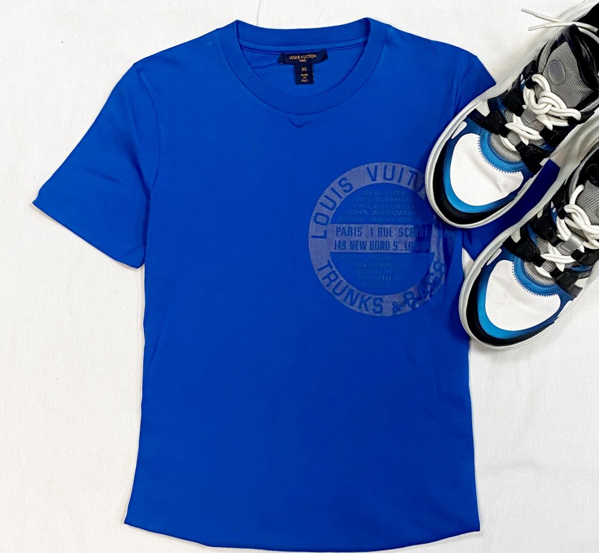 Футболка Louis Vuitton размер XS цена 15 386 руб
Кроссовки Louis Vuitton размер 39 цена 30 770 руб 