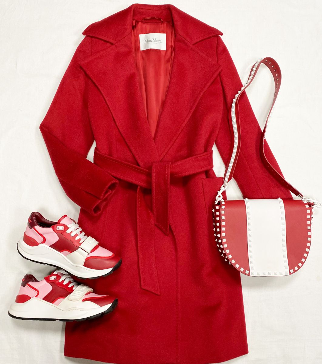 Пальто Max Mara размер 36 цена 31 310 руб 
Кроссовки Burberry размер 40.5 цена 31 310 руб 
Сумка Valentino
