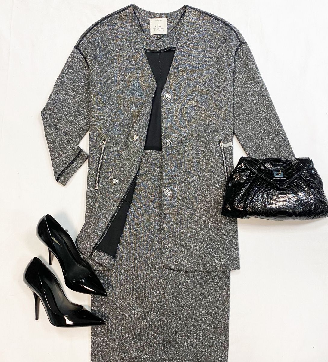 Костюм /люрекс/ Pinko размер 42 цена 7 693 руб
Туфли Dolce Gabbana размер 41 цена 23 078 руб
Клатч Zagliani 
