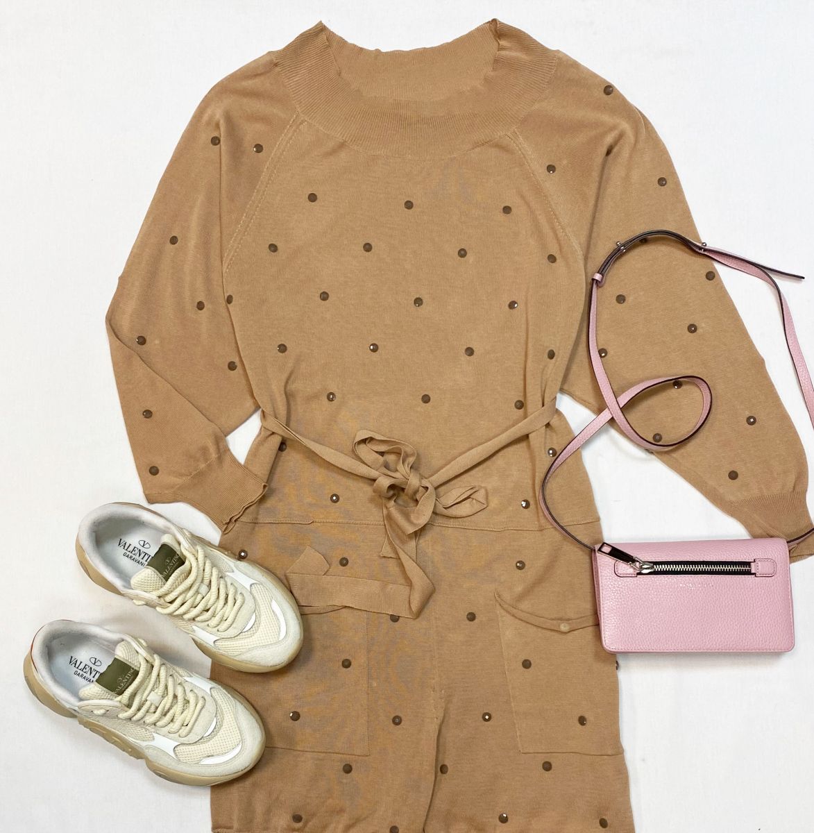 Комбинезон Stella McCartney размер 40 цена 6 154 руб
Кроссовки Valentino размер 37.5 цена 27 693 руб
Сумка Marc Jacobs 