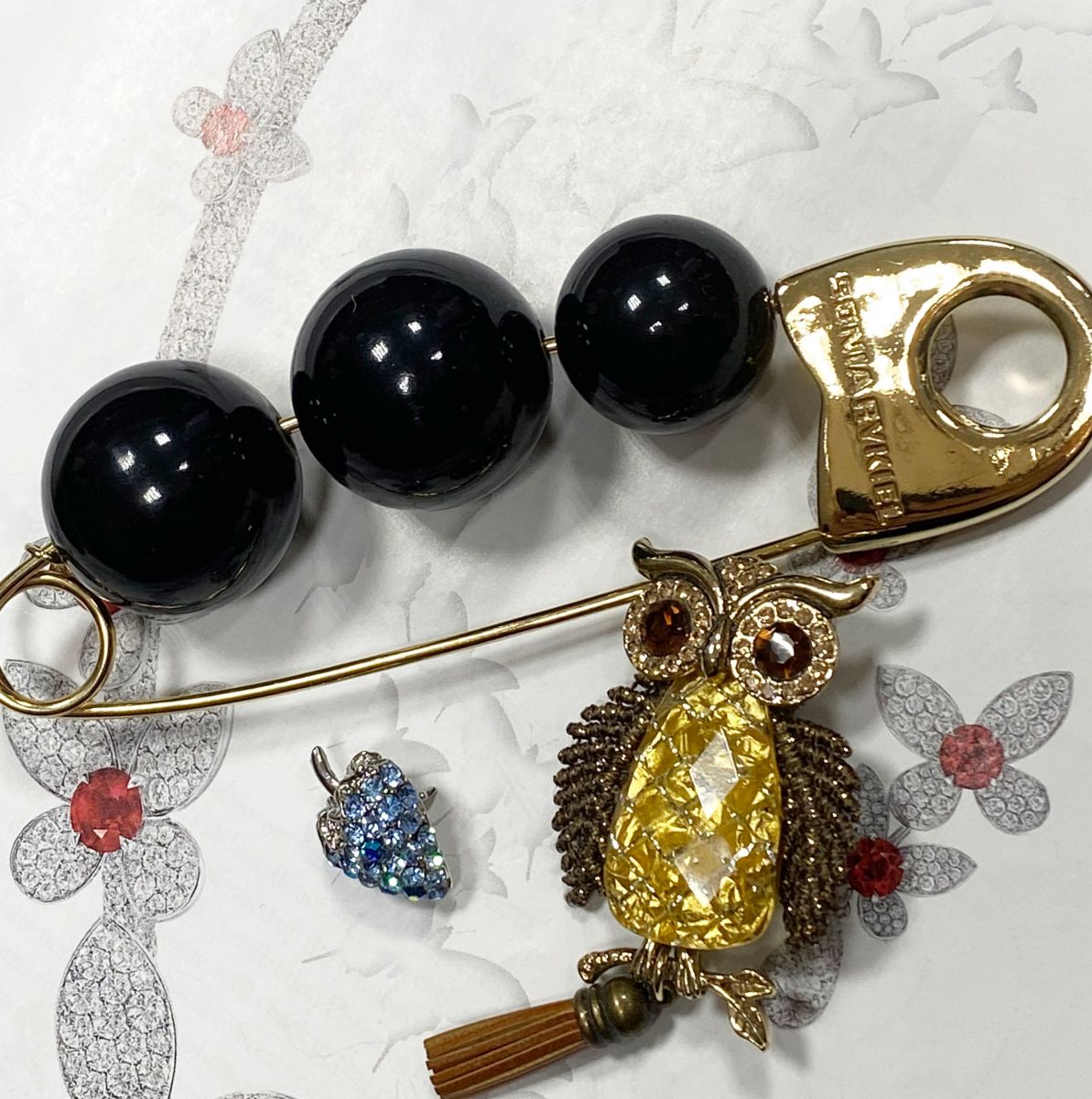 Брошка / камни/ Sonia Rykiel цена 4 697 руб
Брошка Swarovski цена 2 348 руб
Брошка / камни/ цена 1 566 руб