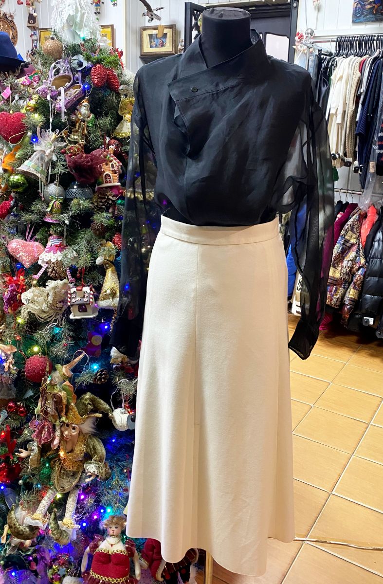 Блузка The Row размер 42 цена 46 965 руб
Юбка размер 38 цена 4 697 руб