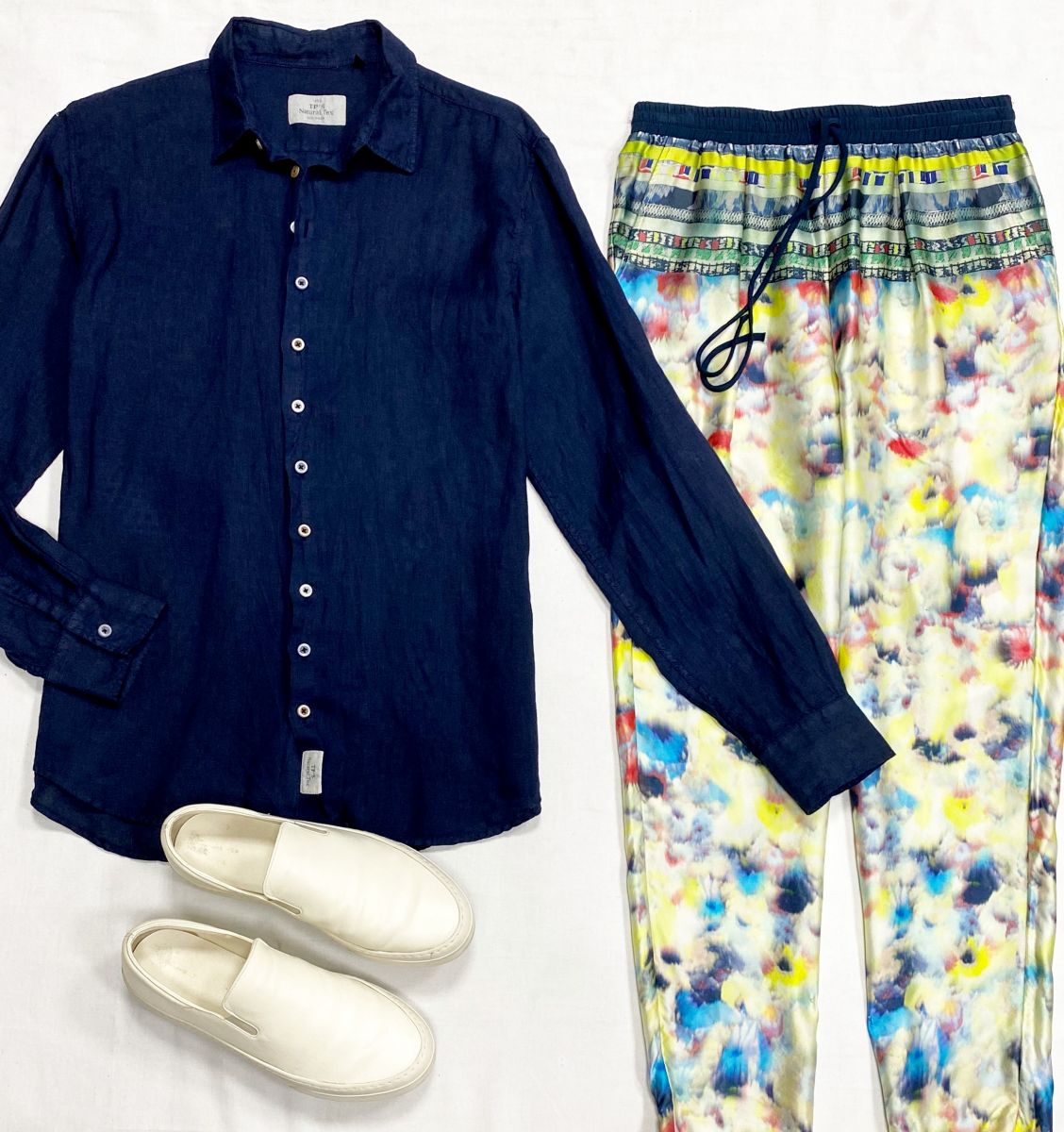 Рубашка/ лен/ размер XL цена 3 131 руб
Брюки размер S цена 3 131 руб
Лоферы The Row размер 39 цена 39 138 руб