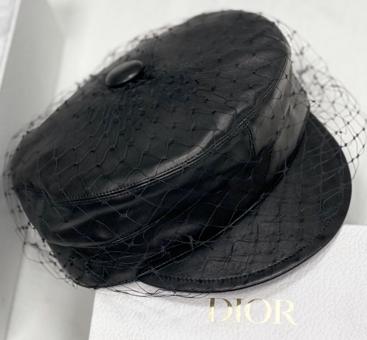 Кепка / кожа / Christian Dior цена 23 078 руб 