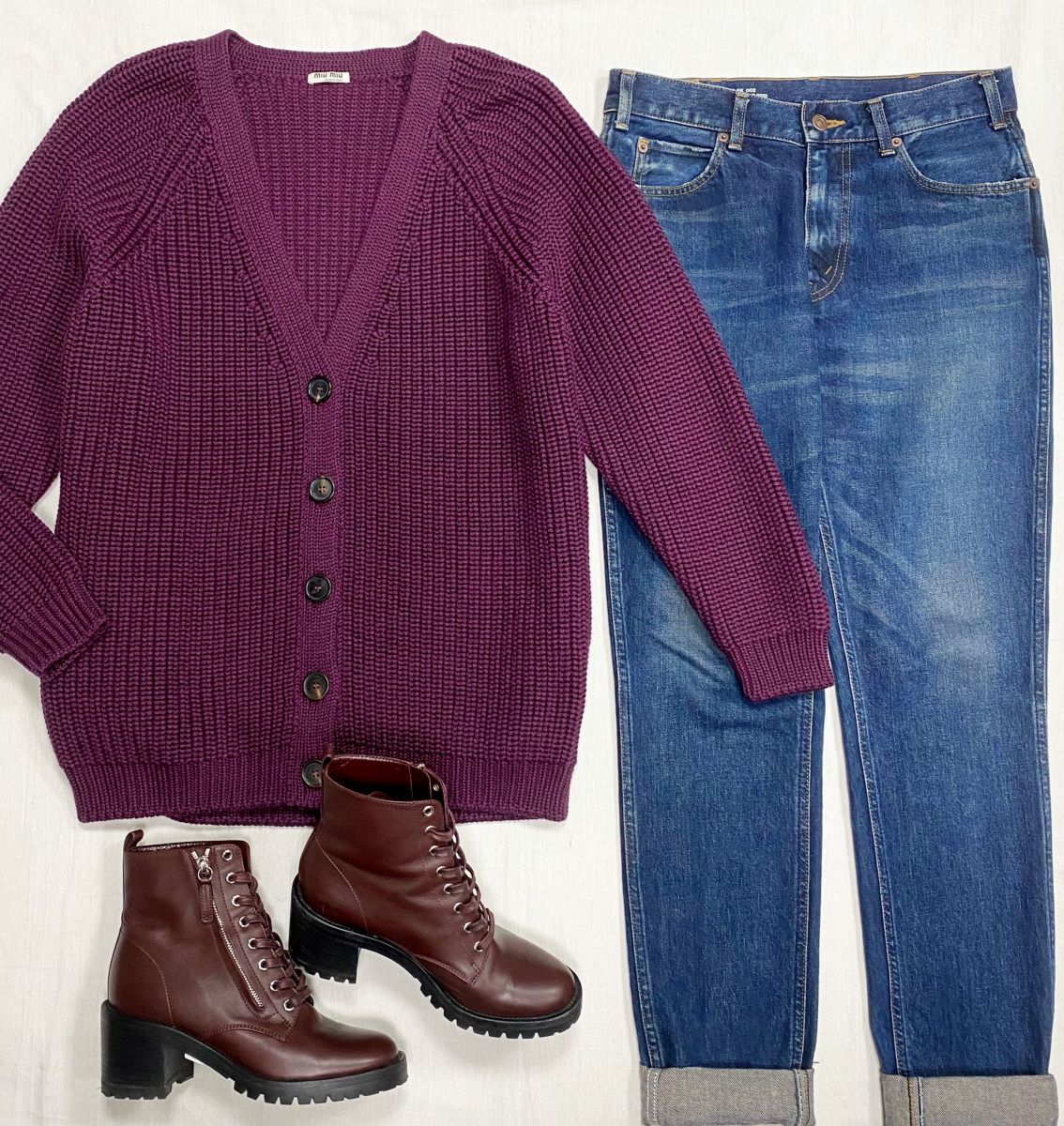 Кардиган Miu Miu размер 38 цена 18 786 руб Джинсы Celine размер 29 цена 7 828 руб Ботинки Gianvito Rossi размер 37.5 цена 26 614 руб