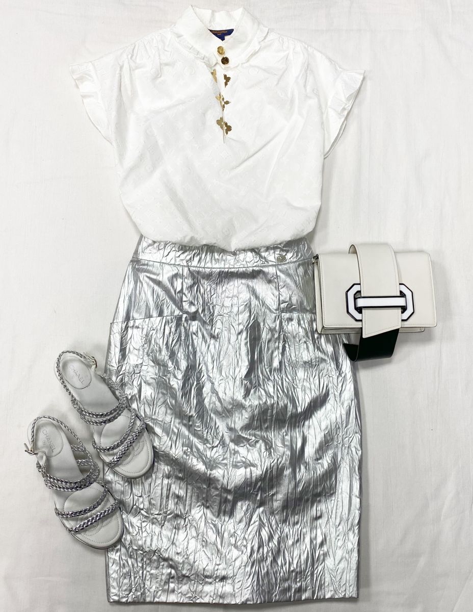 Юбка Chanel размер 38 цена 31 310 руб Блузка Louis Vuitton размер 34 цена 23 483 руб Босоножки Chanel размер 38 цена 23 483 руб Сумка Prada