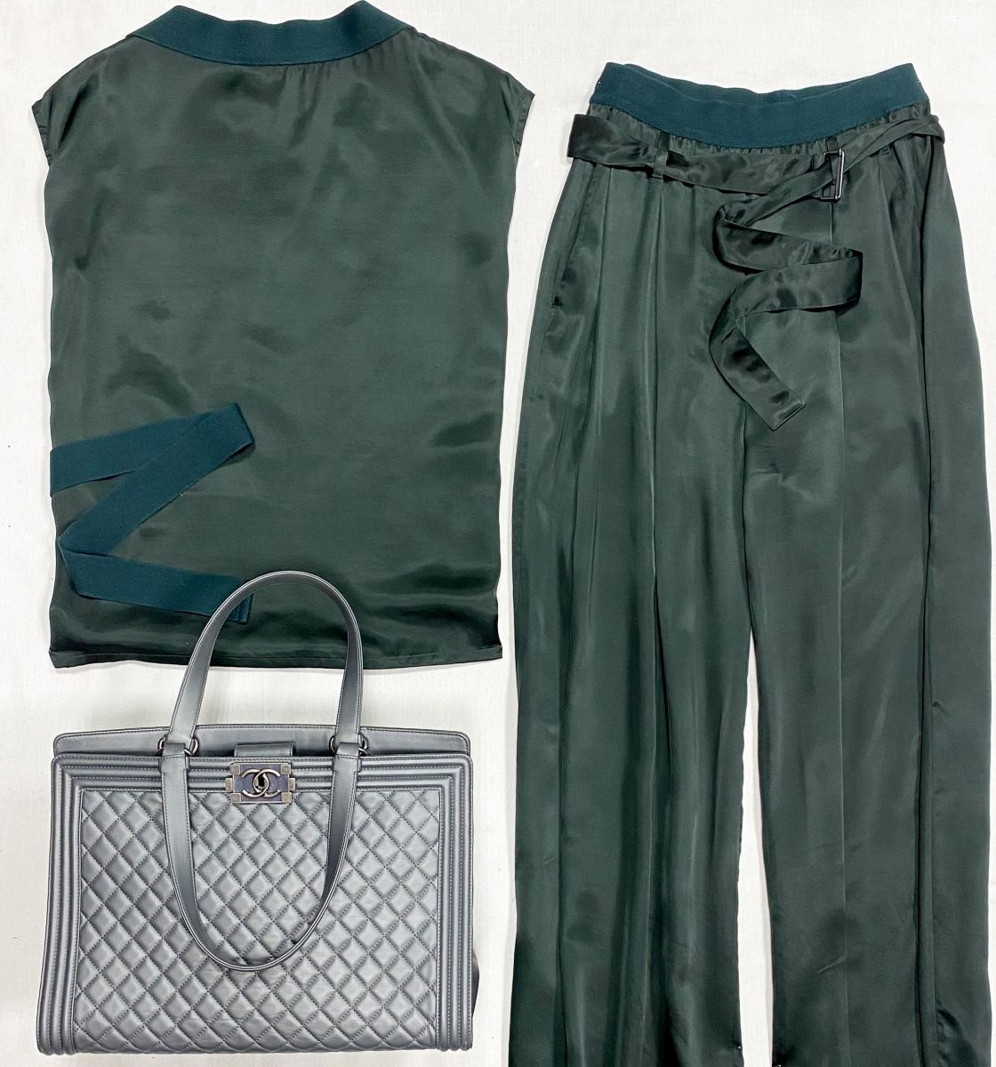 Костюм Ann Demeulemeester размер 36 цена 39 138 руб
Сумка Chanrl
