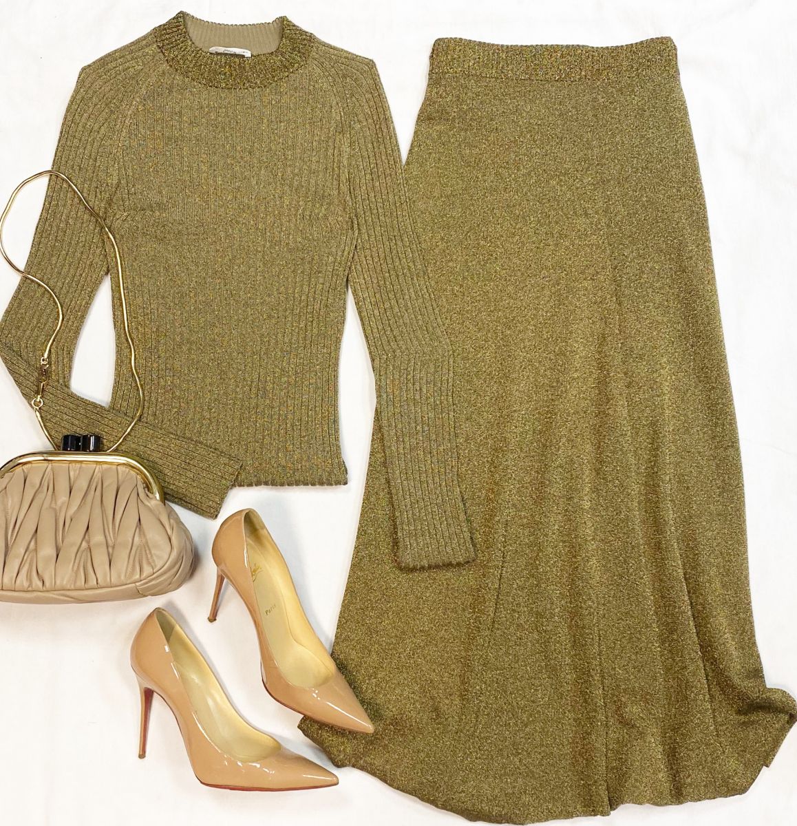 Костюм /люрекс/ Sonia Rykiel размер XS цена 23 078 руб
Туфли Louboutin размер 41 цена 10 770 руб
Сумка Miu Miu 