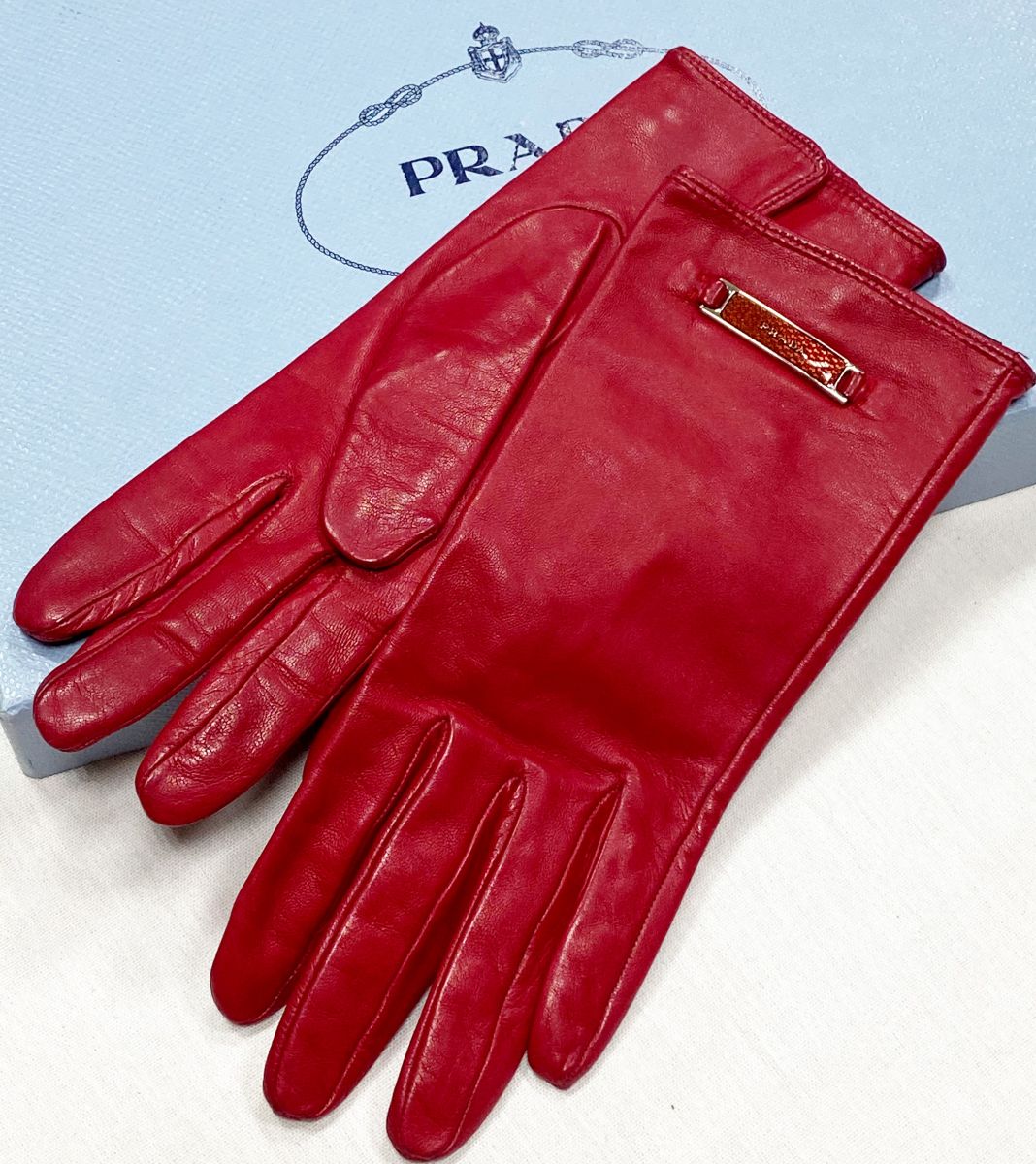 Перчатки/ кожа/ Prada размер 7.5 цена 7 828 руб
