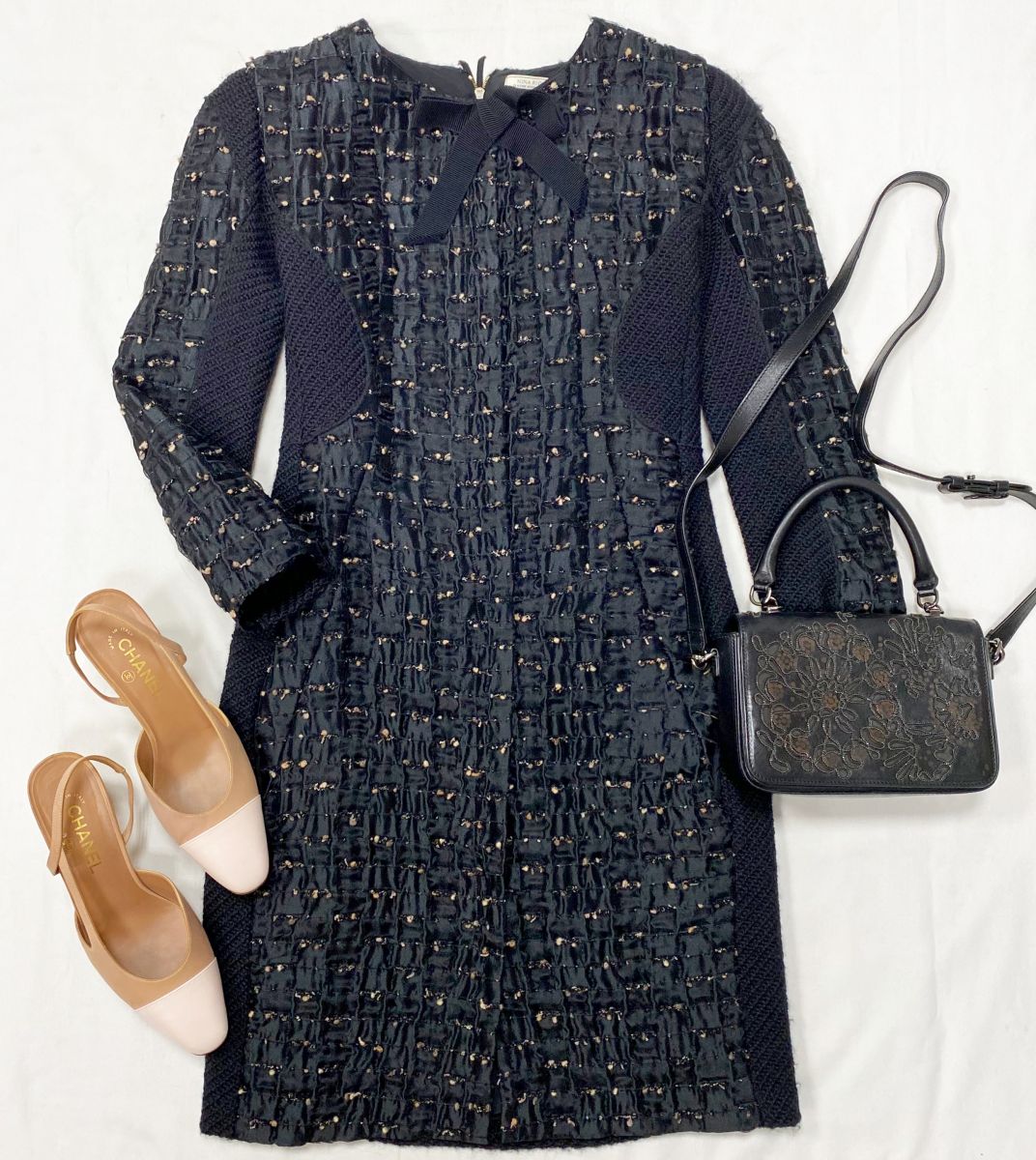 Платье Nina Ricci размер 36 цена 15 655 руб 
Босоножки Chanel размер 39 цена 93 930 руб 
Сумка Brunello Cucinelli
