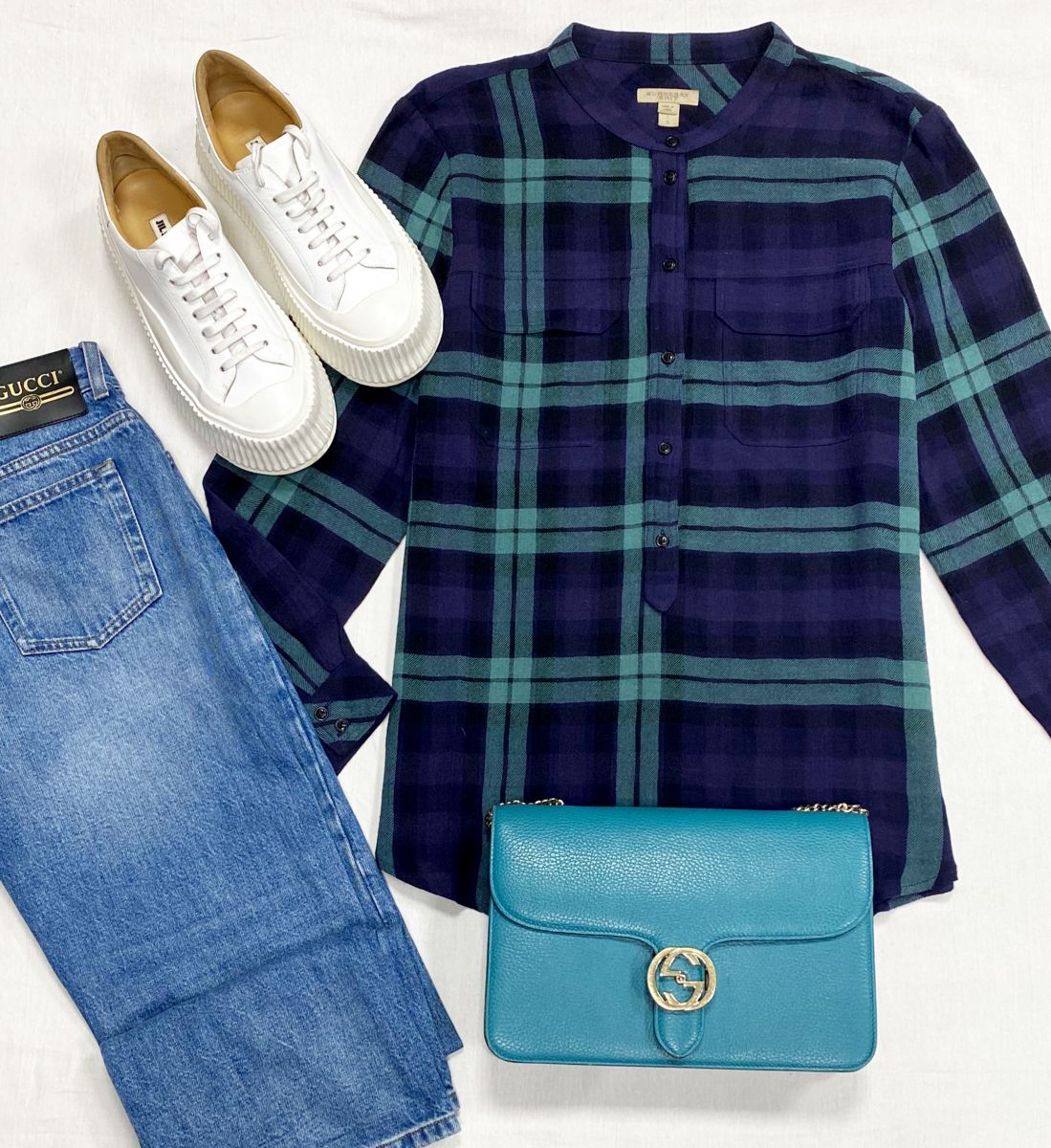 Рубашка Burberry размер L цена 6 262 руб
Джинсы Gucci размер 26 цена 15 655 руб
Кеды Jil Sander размер 38 цена 23 483 руб
Сумка Gucci