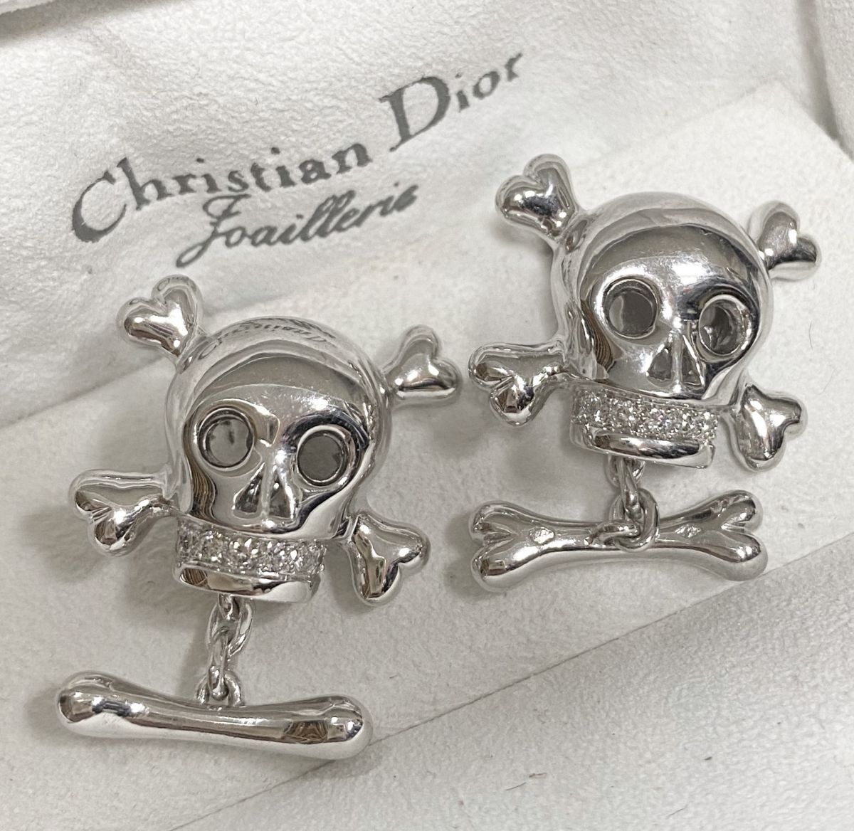 Запонки Christian Dior цена 234 825 руб