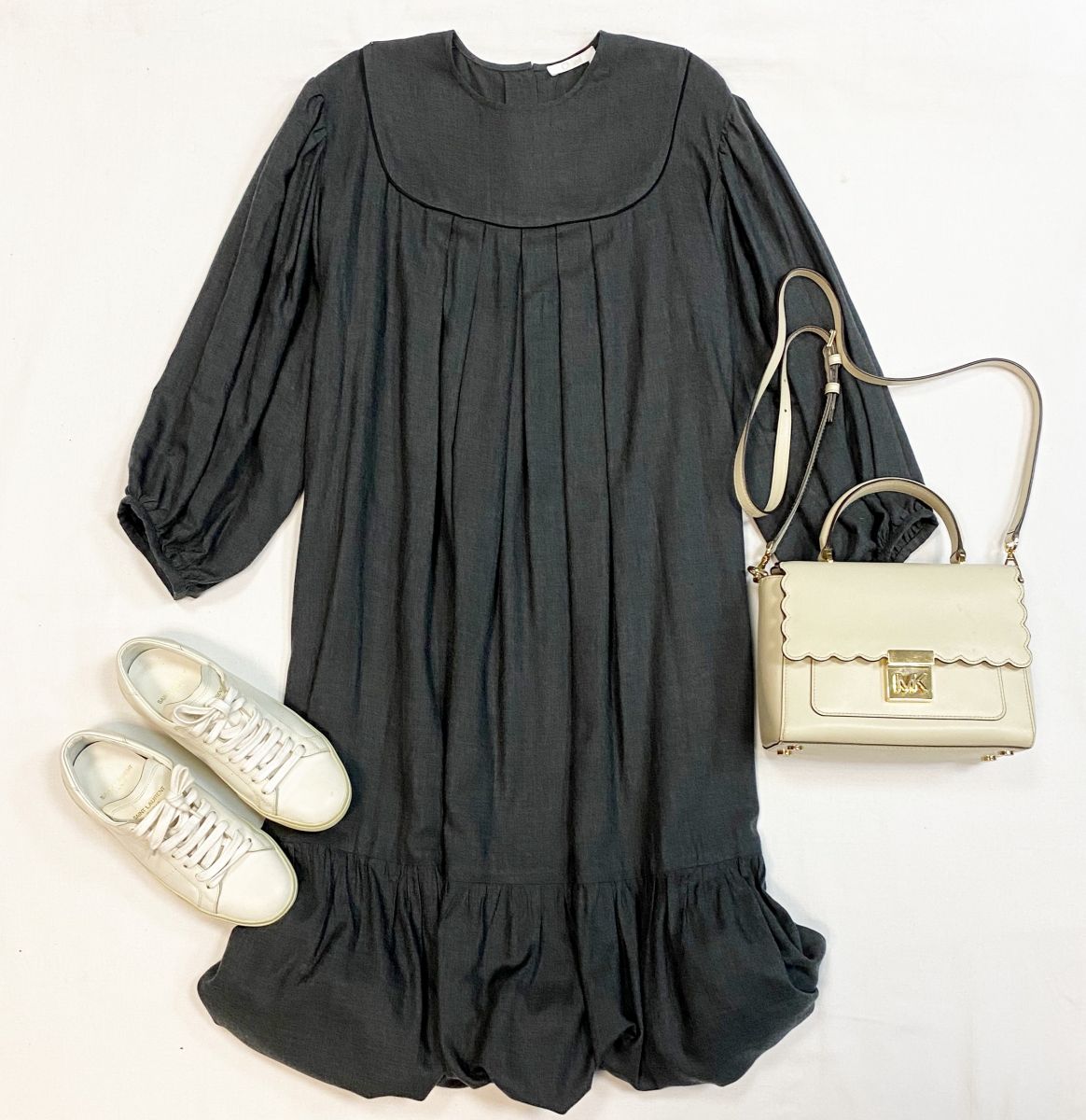 Платье Chloe размер M цена 23 078 руб
Кеды Saint Laurent размер 36.5 цена 18 462 руб
Сумка Michael Kors 