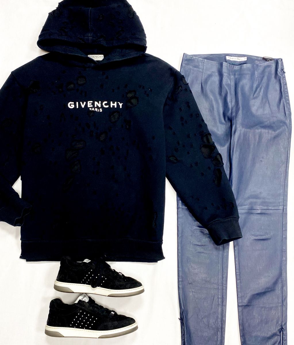 Брюки /кожа/ Christian Dior размер 38 цена 31 310 руб
Толстовка Givenchy размер XL цена 23 483 руб
Кроссовки Chanel размер 38.5 цена 39 138 руб