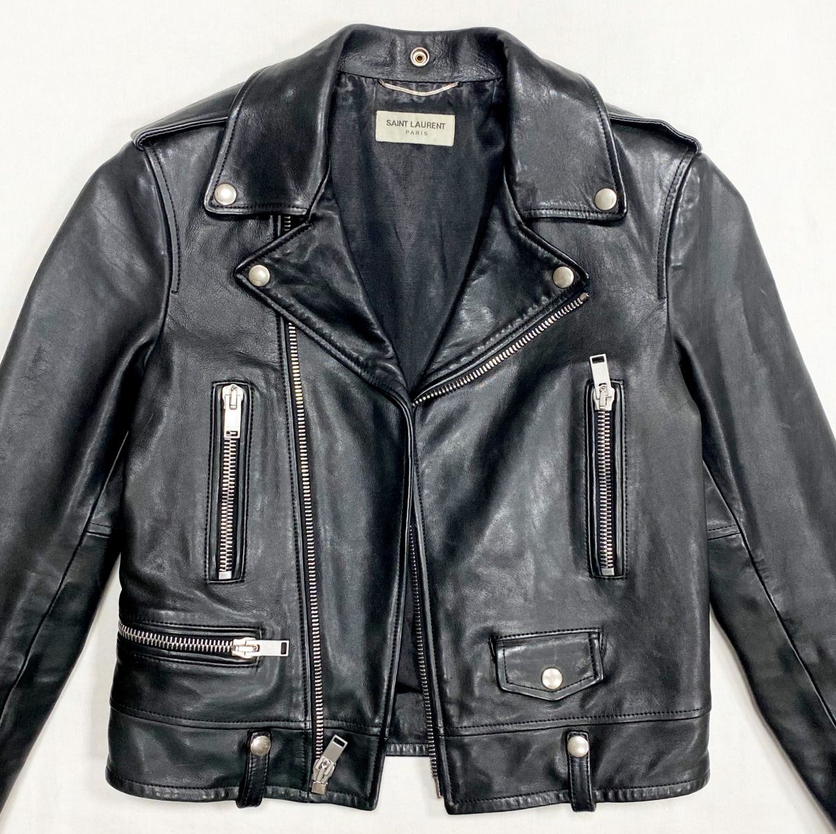 Куртка /кожа/ Saint Laurent размер 38 цена 78 275 руб
Кеды Golden Goose размер 35 цена 15 655 руб