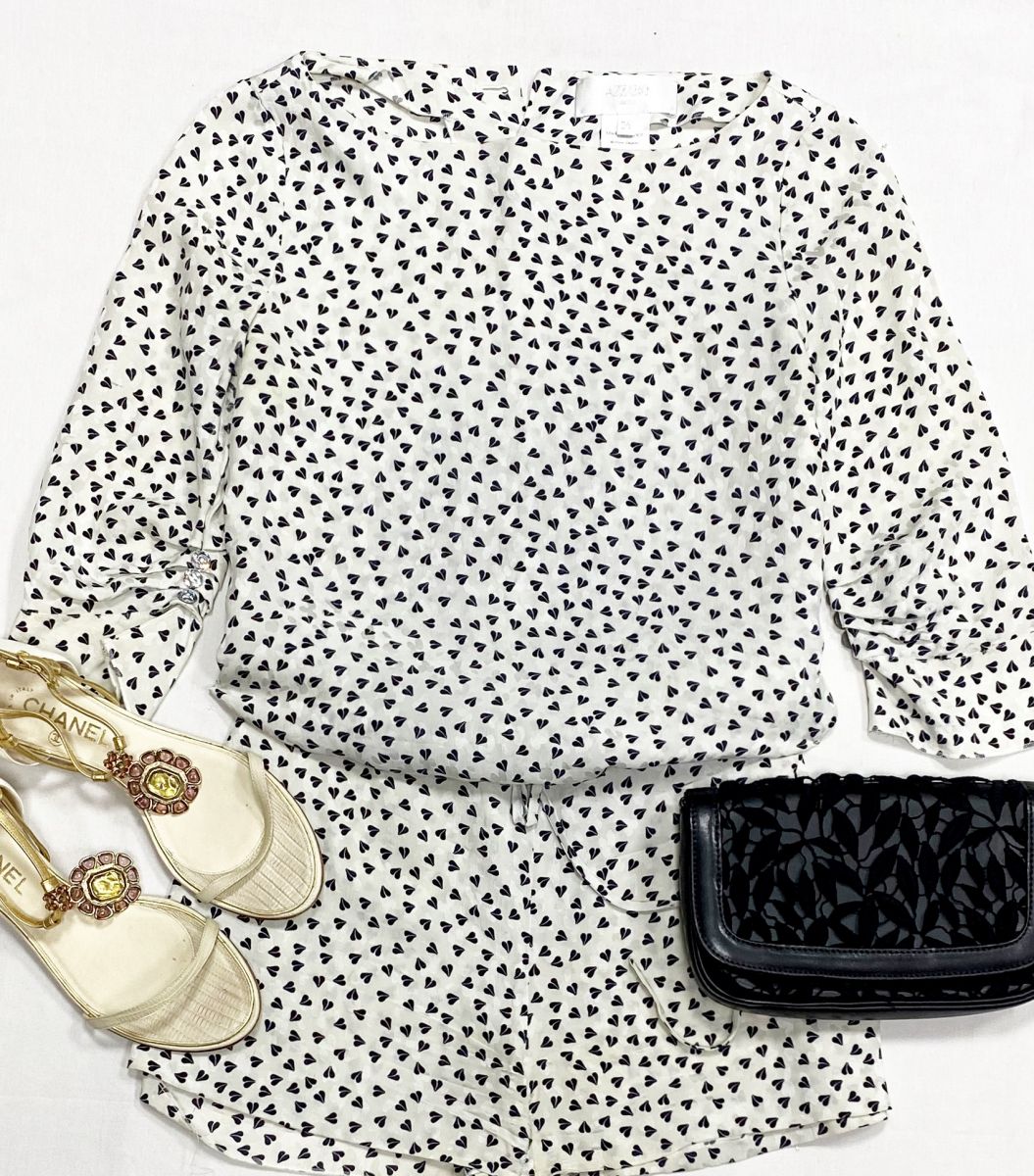 Комбинезон Azzaro размер 38 цена 15 655 руб
Босоножки Chanel размер 38 цена 23 483 руб
Сумочка Blumarine 
