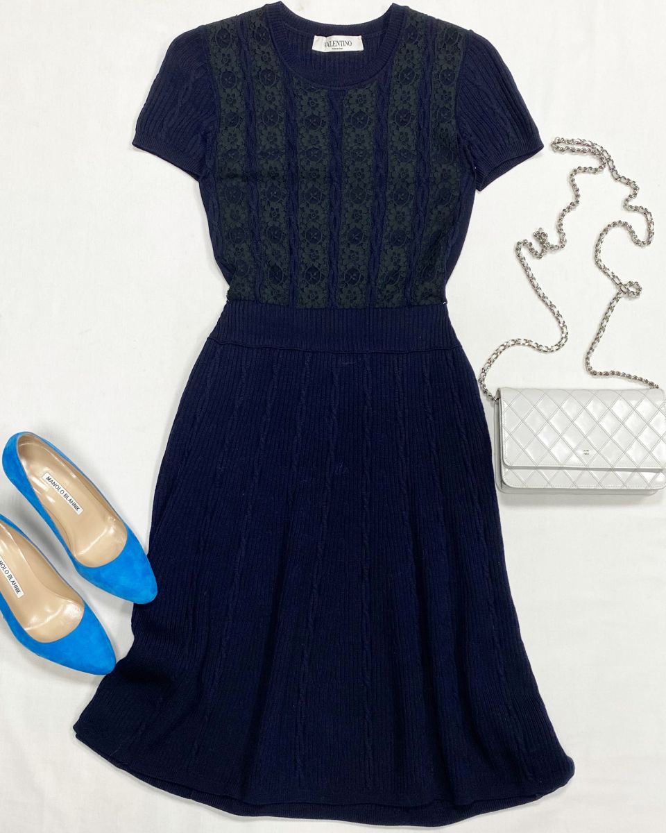 Платье Valentino размер 38 цена 23 463 руб
Туфли Manolo Blahnik размер 35 цена 23 483 руб
Сумка Chanel 