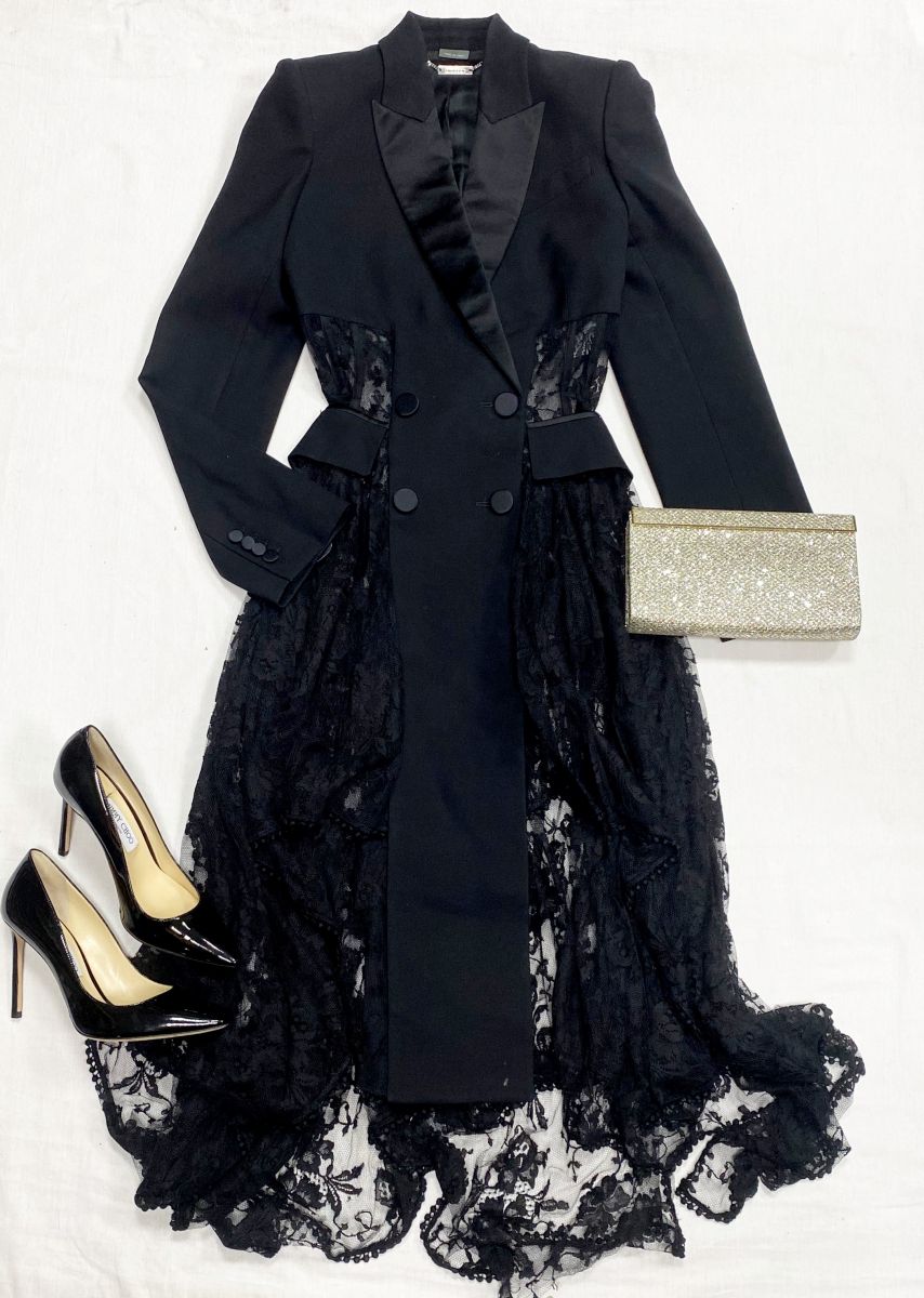 Платье/ ажур/ Alexander McQueen размер 40 цена 93 930 руб
Туфли Jimmy Choo размер 39.5 цена 15 655 руб
Клатч Jimmy Choo 