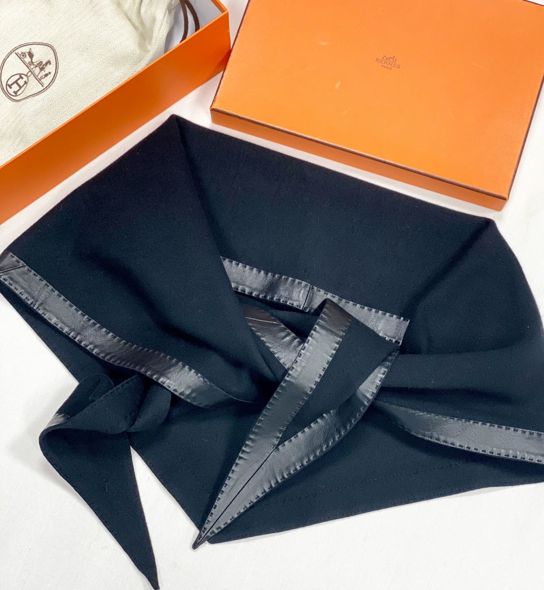Косынка Hermes/отделка кожа/ цена 46 155 руб 