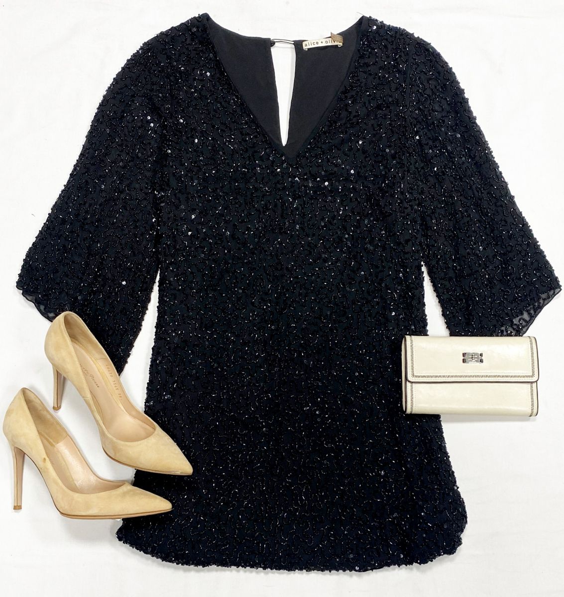 
Платье/пайетки/ бисер/ Alice + Olivia размер S цена 12 524 руб
Туфли Gianvito Rossi размер 38.5 цена 23 483 руб