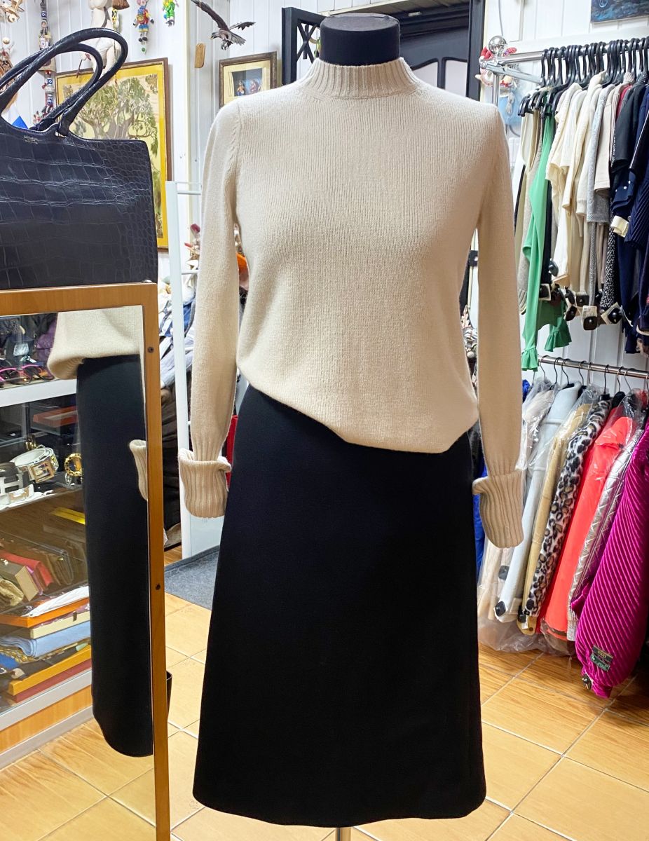 Кофта Max Mara размер 42 цена 7 828 руб
Юбка Max Mara размер 42 цена 10 959 руб