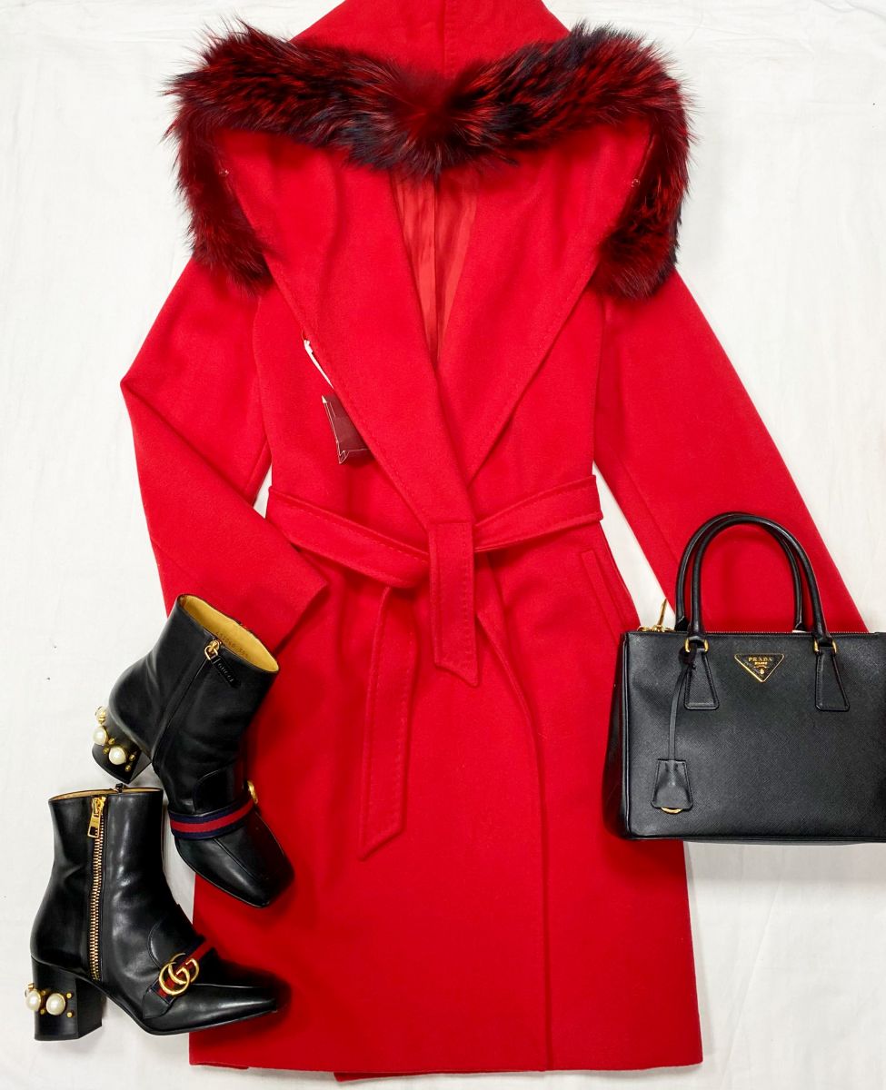 Пальто Max Mara размер 46 цена 23 483 руб 
Ботильоны Gucci размер 39.5 цена 31 310 руб 
Сумка Prada