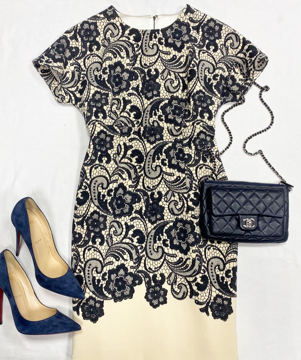 Платье Dolce Gabbana размер 38 цена 15 655 руб
Туфли Louboutin размер 40 цена 23 483 руб
Сумка Chanel