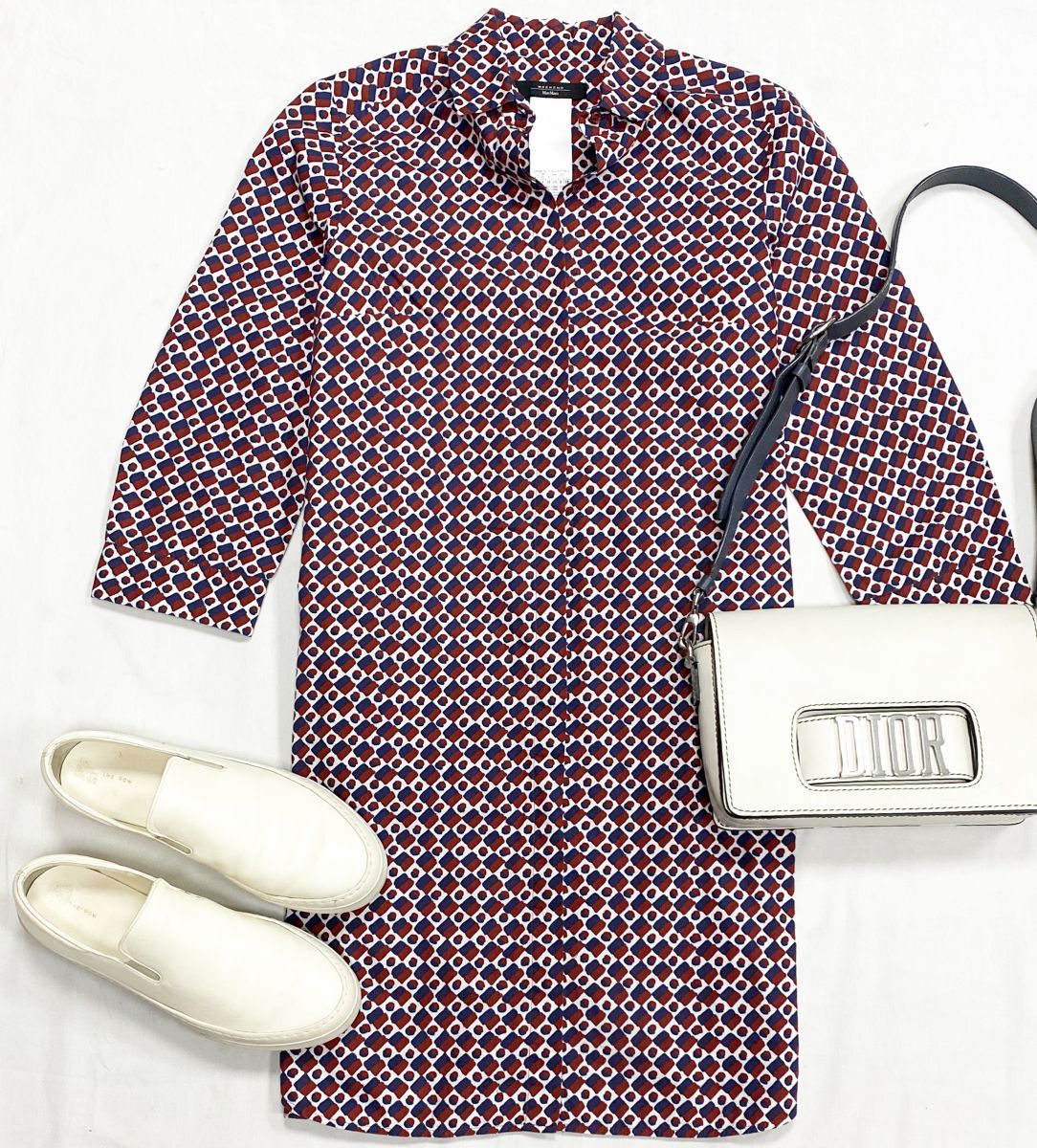 Платье-Рубашка Weekend/Max Mara/ размер 38 цена 4 697 руб
Лоферы The Row размер 39 цена 39 138 руб
Сумка Christian Dior