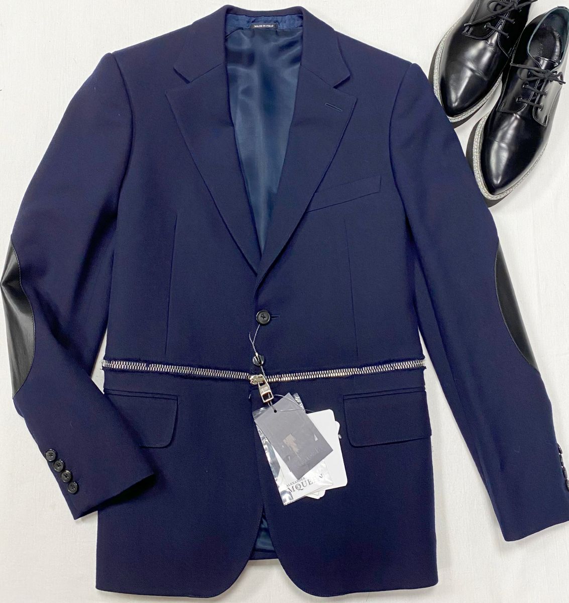 Жакет Alexander McQueen размер 46 цена 31 310 руб Ботинки Alexander McQueen размер 39 цена 14 090 руб