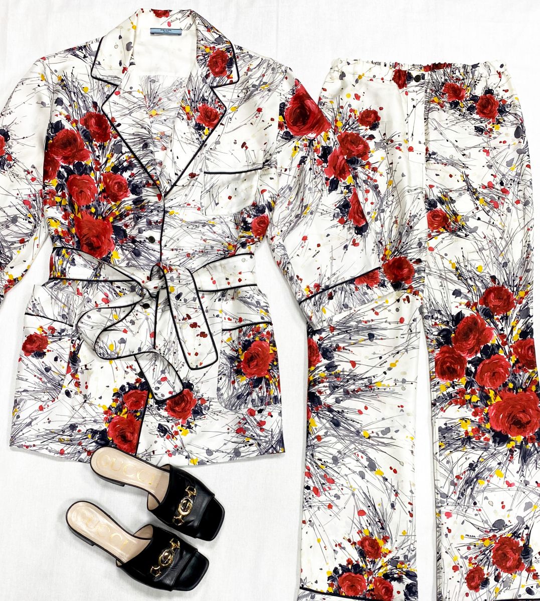 Костюм Prada размер 40 цена 34 441 руб
Сабо Gucci размер 38 цена 12 524 руб