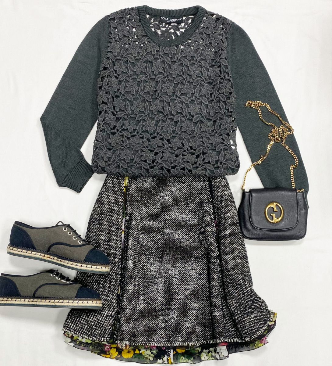 Кофта Dolce Gabbana размер 44 цена 4 616 руб
Юбка Dolce Gabbana размер 42 цена 7 693 руб
Ботинки Chanel размер 38 цена 30 770 руб
Сумка Gucci 