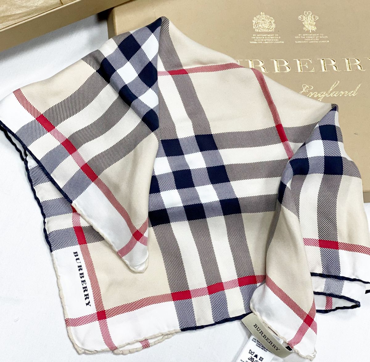 Платок Burberry размер 45/45 цена 7 693 руб 