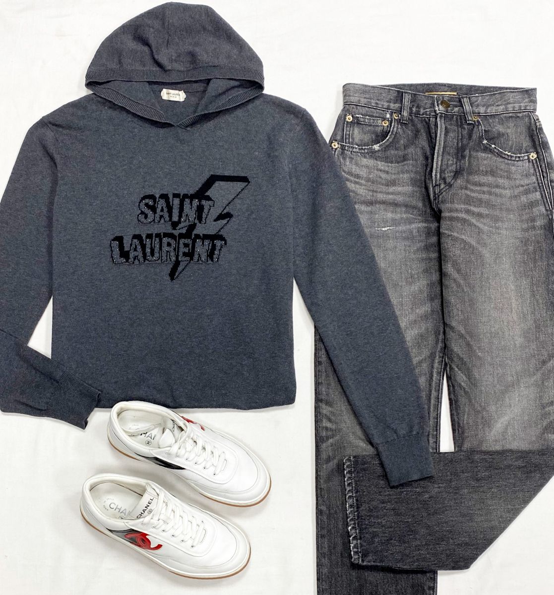 Толстовка Saint Laurent размер L цена 7 828 руб
Джинсы Saint Laurent размер 24 цена 10 959 руб
Кроссовки Chanel размер 38 цена 46 965 руб