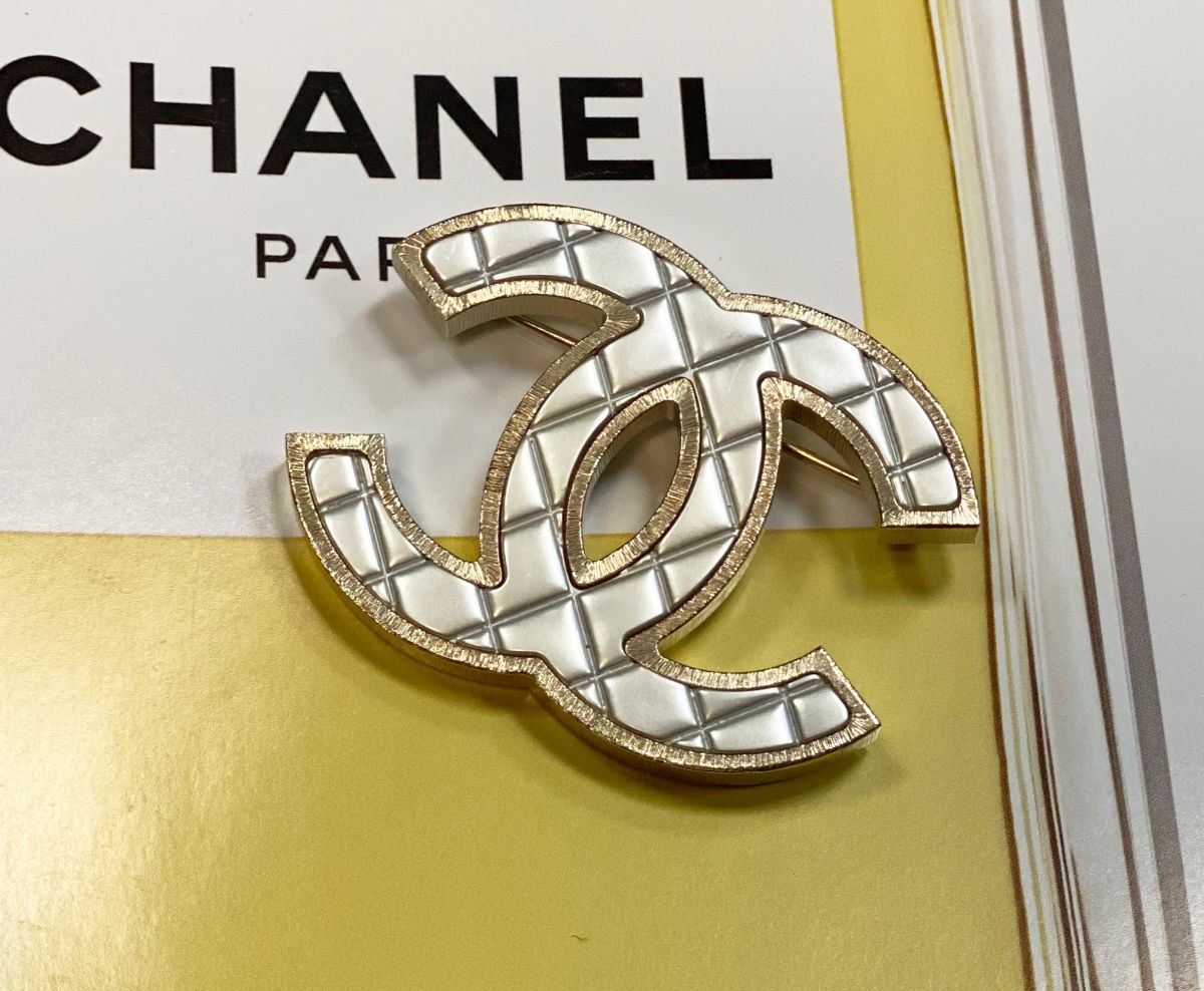 Брошка Chanel цена 38 463 руб 