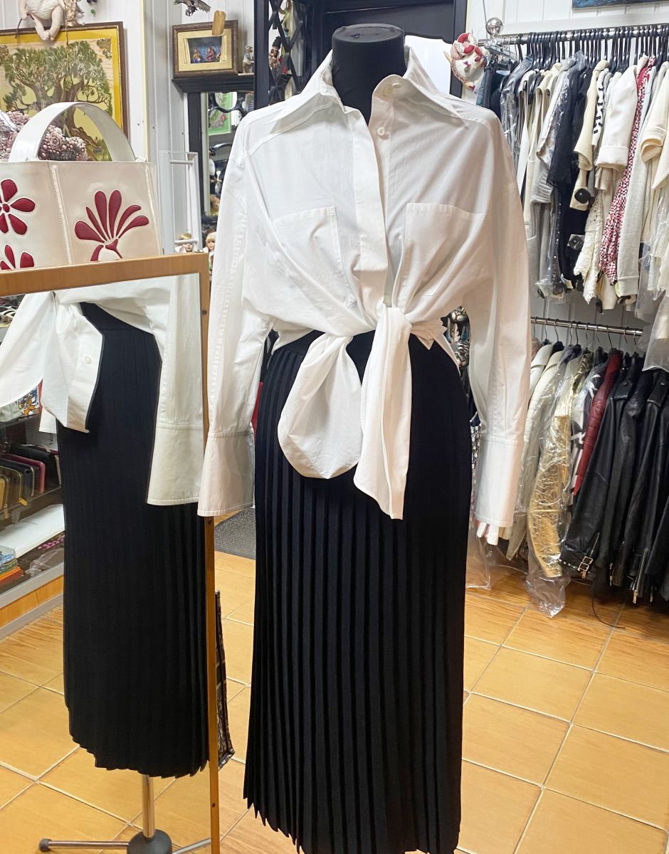 Рубашка Fendi размер 38 цена 31 310 руб
Юбка Balenciaga размер XS цена 31 310 руб